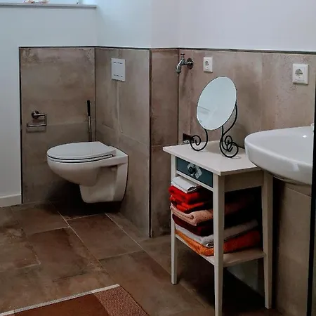 Moderne Einraumwohnung Mit Bad, Kuche Und Ruhe Lejlighed